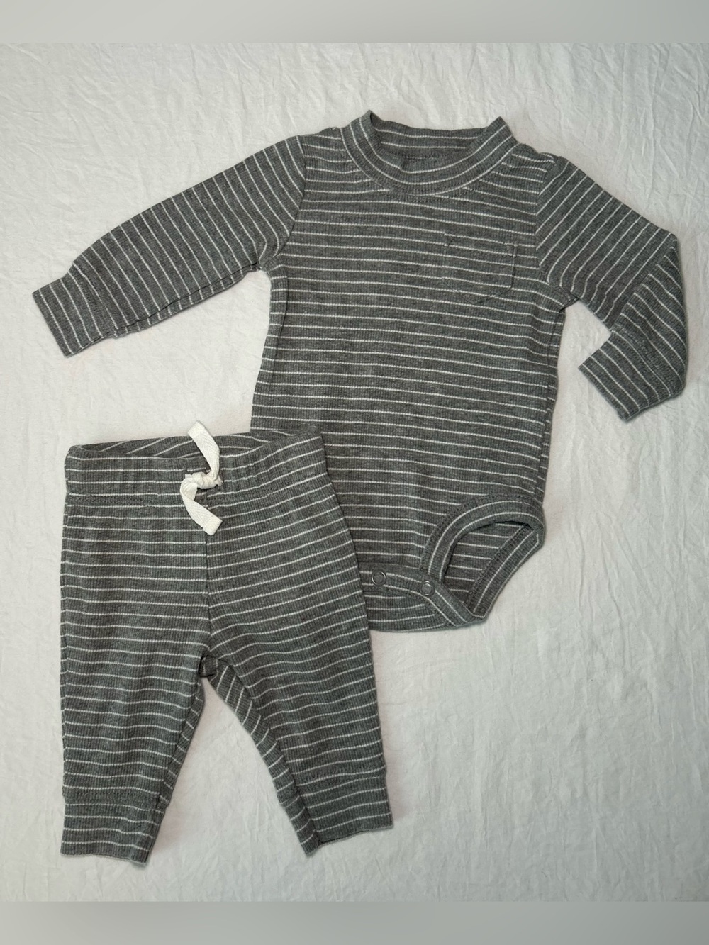 Carter's Newborn Gray White Striped Ribbed 2-Piece Bodysuit & Pants Set 0M